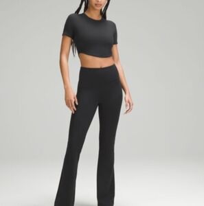 NWT Lululemon Hold Tight Crop T size 8 black
